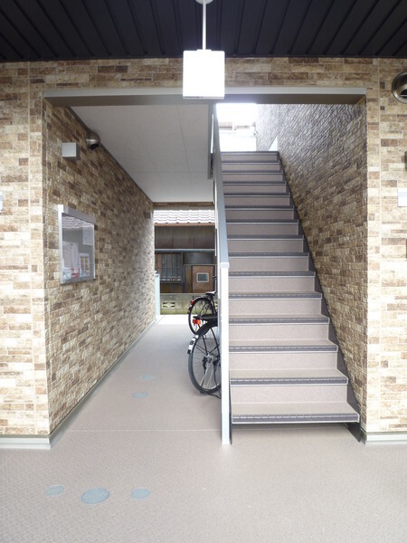 ��ʌ��z�J�s�ԎR���P���ڂ̃A�p�[�g�̃G���g�����X