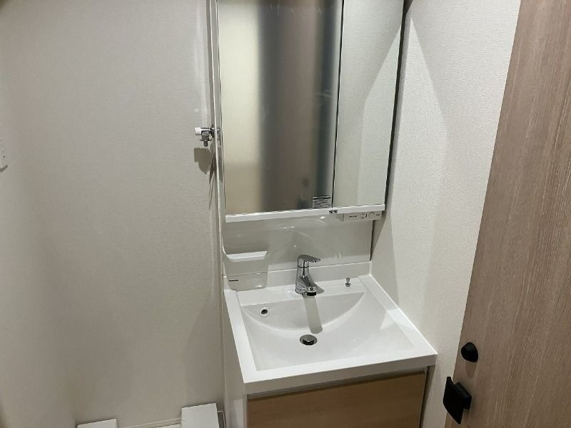 ��ʌ��������܎s�����攪���q�Q���ڂ̃A�p�[�g�̐��ʏ�