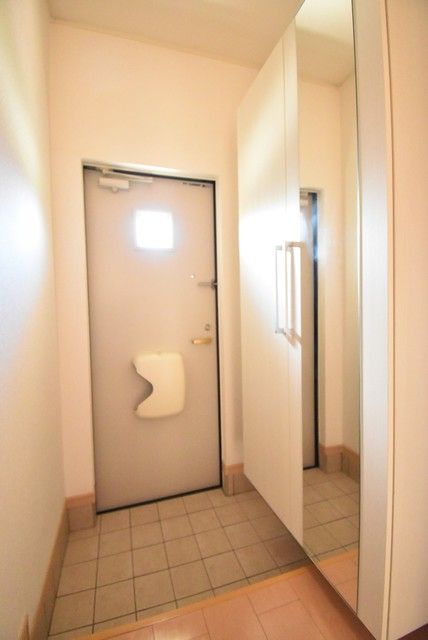 ��ʌ�����s�厚���s�̉Ƃ̃A�p�[�g�̌���