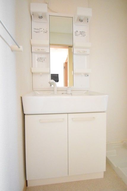 ��ʌ�����s�厚���s�̉Ƃ̃A�p�[�g�̐��ʏ�