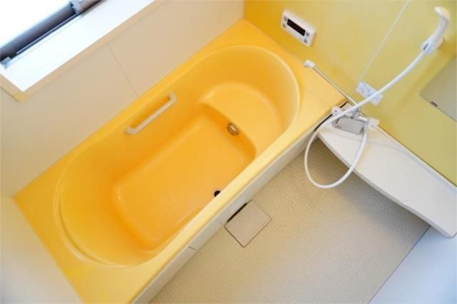 ��ʌ������s����R���ڂ̃A�p�[�g�̃o�X