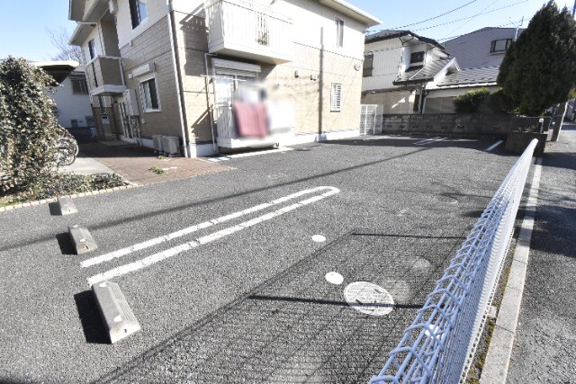 ��ʌ��������܎s��{��O���P���ڂ̃A�p�[�g�̒��ԏ�