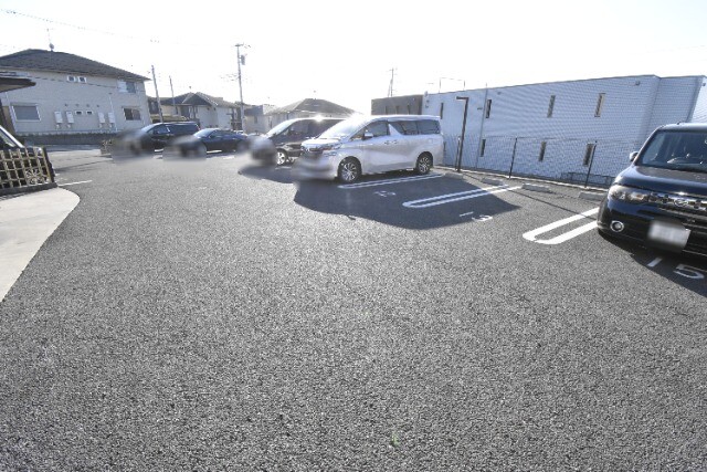 ��ʌ��������܎s���搼��{�S���ڂ̃A�p�[�g�̒��ԏ�