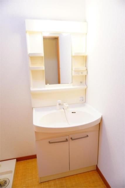 ��ʌ������s����R���ڂ̃A�p�[�g�̐��ʏ�