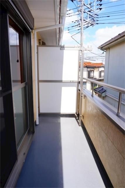 ��ʌ������s����R���ڂ̃A�p�[�g�̃o���R�j�[