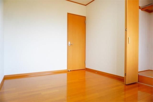 ��ʌ������s����R���ڂ̃A�p�[�g�̂��̑������E�X�y�[�X