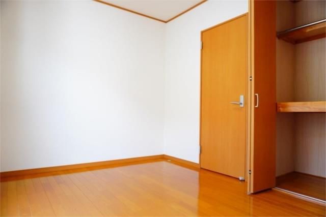 ��ʌ������s����R���ڂ̃A�p�[�g�̂��̑������E�X�y�[�X