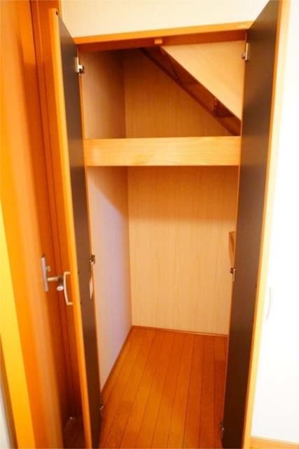 ��ʌ������s����R���ڂ̃A�p�[�g�̎��[