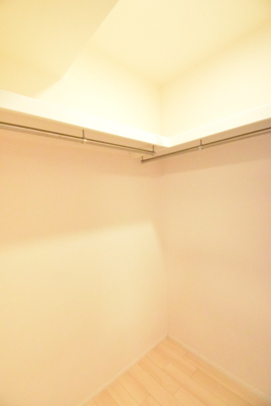 ��ʌ�����s�厚�Ɋ��̃A�p�[�g�̎��[