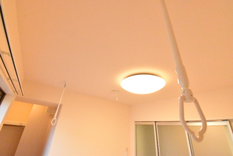 ��ʌ�����s�厚�Ɋ��̃A�p�[�g�̂��̑��ݔ�