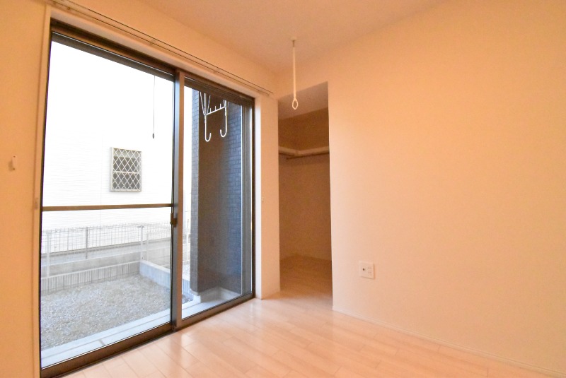 ��ʌ�����s�厚�Ɋ��̃A�p�[�g�̂��̑�