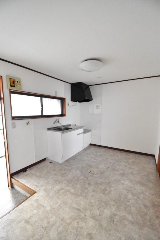 ��ʌ��������܎s��{��O���S���ڂ̃A�p�[�g�̋��ԁE���r���O