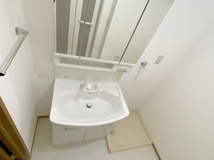 ��ʌ��������܎s�΋挴�R�S���ڂ̃e���X�n�E�X�̐��ʏ�