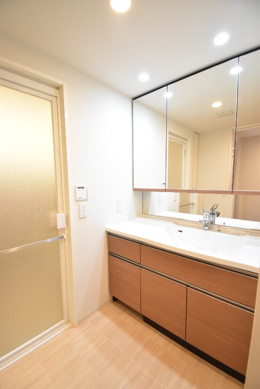 ��ʌ��������܎s�΋�����S���ڂ̃}���V�����̐��ʏ�