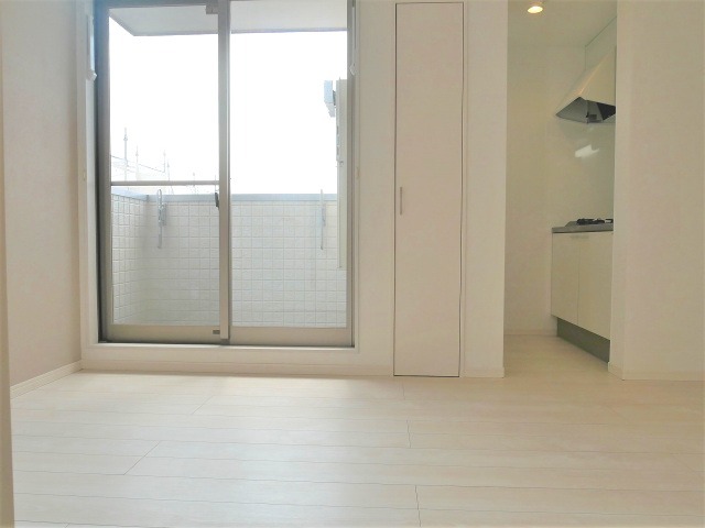 ��ʌ��������܎s�k����i���R���ڂ̃A�p�[�g�̃o���R�j�[