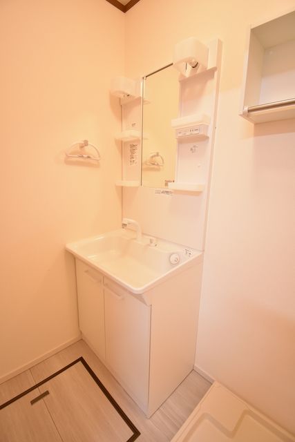 ��ʌ��������܎s�Y�a���ՂR���ڂ̃A�p�[�g�̐��ʏ�