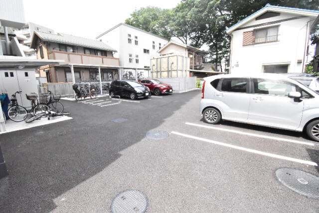 ��ʌ��������܎s��{��g�~���S���ڂ̃}���V�����̒��ԏ�