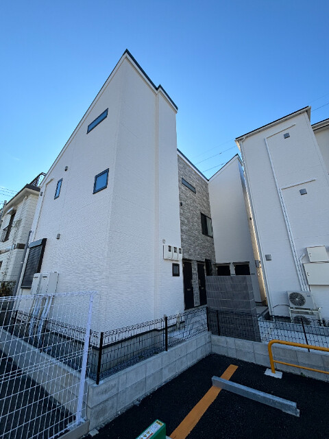 ��ʌ��������܎s��{����ؒ��S���ڂ̃A�p�[�g�̒��ԏ�