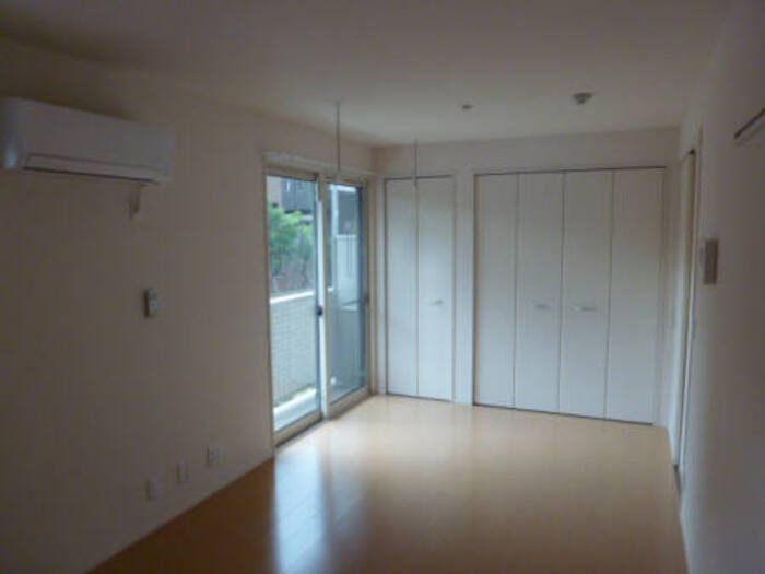 ��ʌ��z�J�s�ԎR���P���ڂ̃A�p�[�g�̋��ԁE���r���O