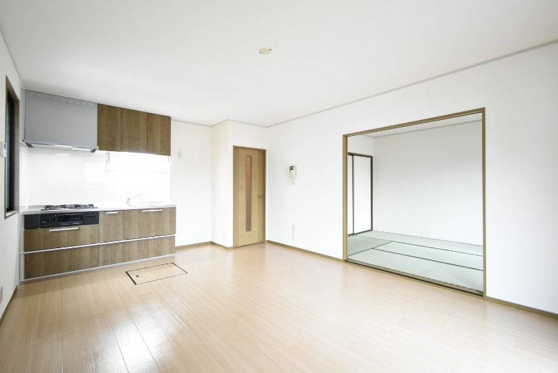 ��ʌ��������܎s�k�捡�H���̃A�p�[�g�̋��ԁE���r���O