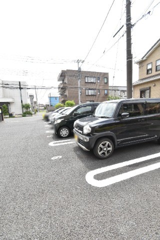 ��ʌ��z�J�s�ԎR���P���ڂ̃A�p�[�g�̒��ԏ�