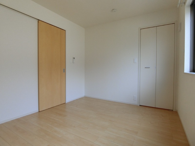 ��ʌ��k�����S�ɓޒ������R���ڂ̃A�p�[�g�̂��̑������E�X�y�[�X