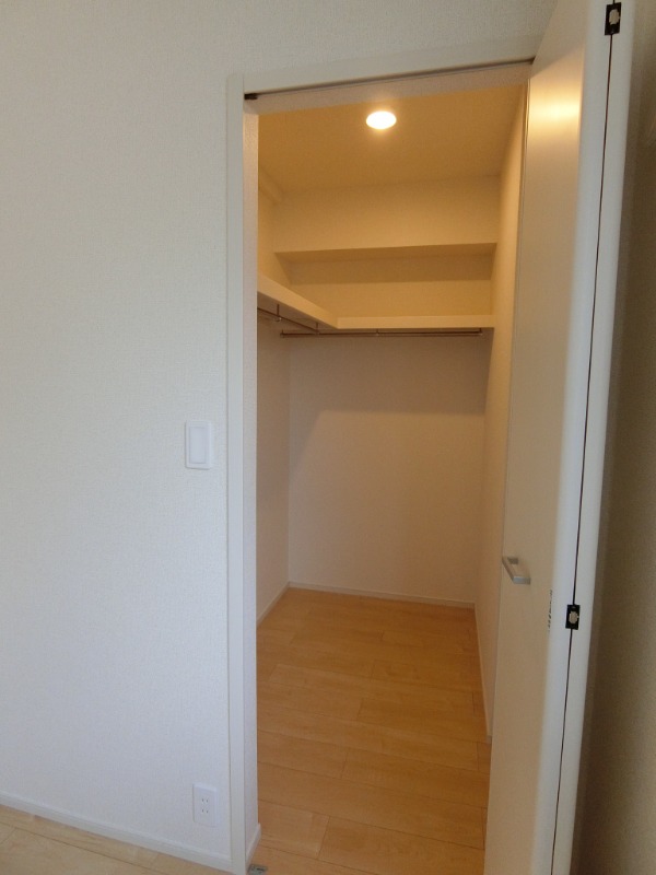 ��ʌ��k�����S�ɓޒ������R���ڂ̃A�p�[�g�̎��[