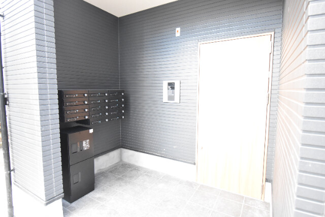 ��ʌ�����s������U���ڂ̃A�p�[�g�̃G���g�����X