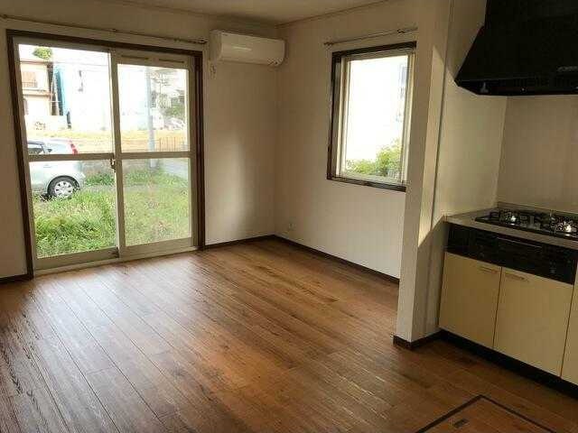 ��ʌ��������܎s�k��{�����̃e���X�n�E�X�̃o���R�j�[