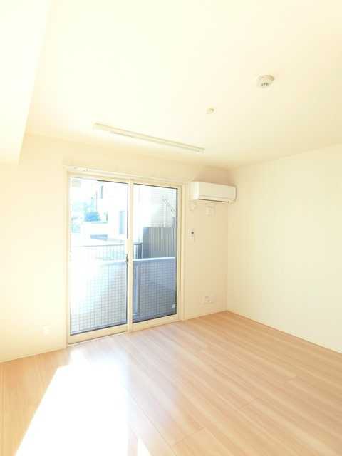 ��ʌ��������܎s��{��x�̓����P���ڂ̃A�p�[�g�̋��ԁE���r���O