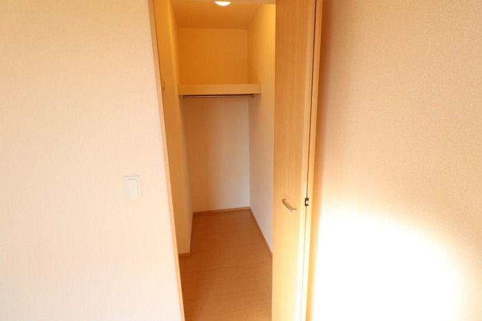 ��ʌ������s�_���P���ڂ̃A�p�[�g�̎��[