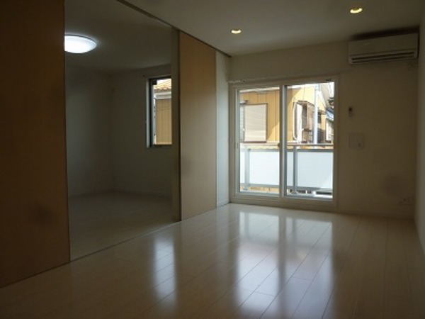 ��ʌ��������܎s�΋�厚�����̃A�p�[�g�̃o���R�j�[