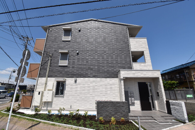 ��ʌ��z�J�s�{�{���Q���ڂ̃A�p�[�g�̌����O��