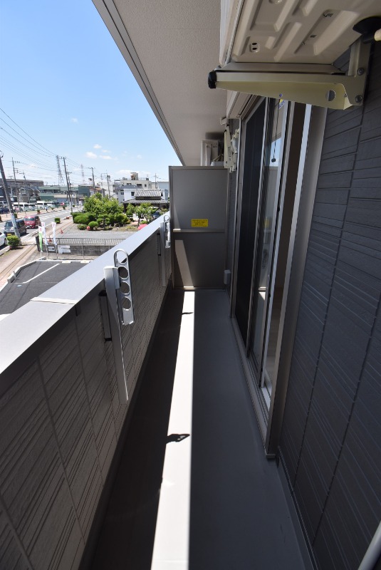 ��ʌ��z�J�s�{�{���Q���ڂ̃A�p�[�g�̃o���R�j�[