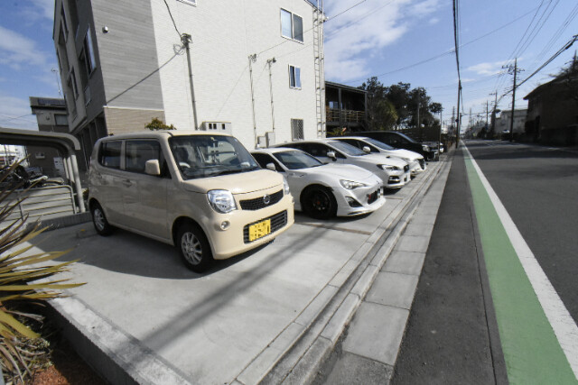 ��ʌ��������܎s�k��g�쒬�Q���ڂ̃A�p�[�g�̒��ԏ�