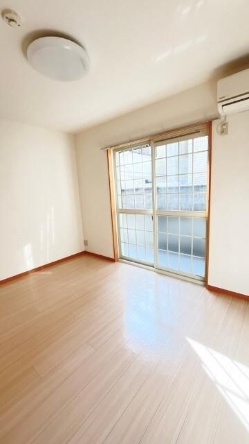 ��ʌ��������܎s��{��听���Q���ڂ̃e���X�n�E�X�̋��ԁE���r���O