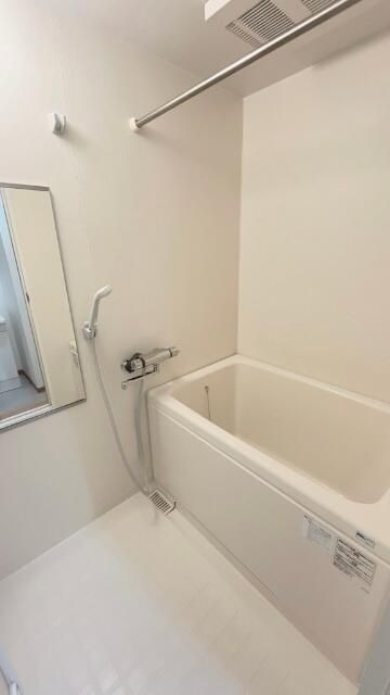 ��ʌ��������܎s��{��听���Q���ڂ̃e���X�n�E�X�̃o�X