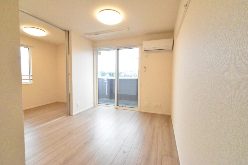 ��ʌ��������܎s���搼��{�R���ڂ̃A�p�[�g�̋����E���r���O