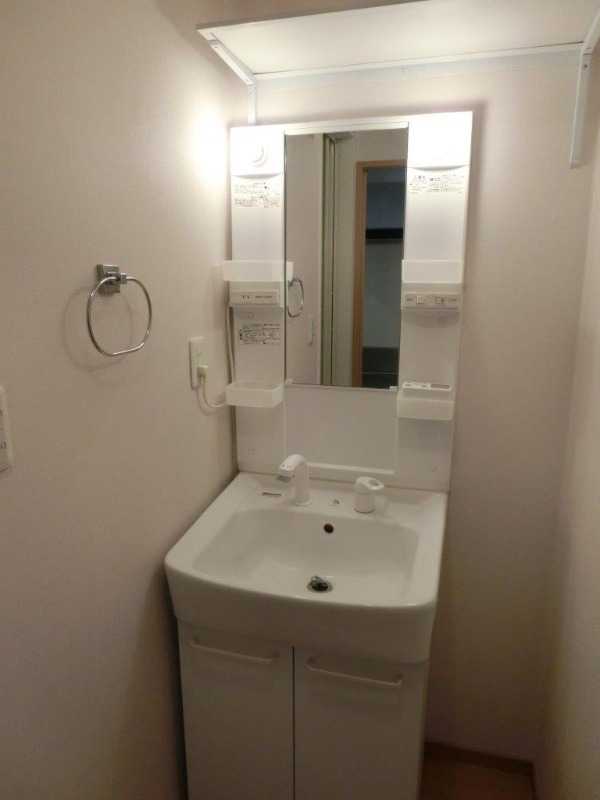 ��ʌ��z�J�s�ԎR���T���ڂ̃A�p�[�g�̐��ʏ�