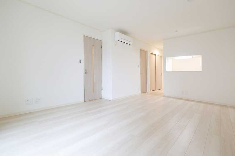 ��ʌ��������܎s�Y�a��哌�Q���ڂ̃e���X�n�E�X�̋��ԁE���r���O