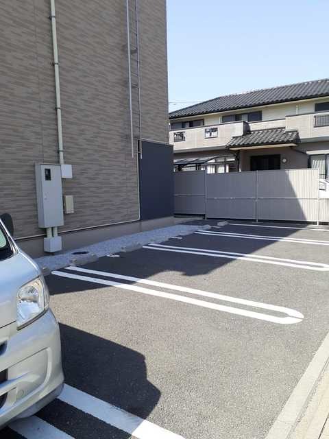 ��ʌ��������܎s����厚�w��̃A�p�[�g�̒��ԏ�