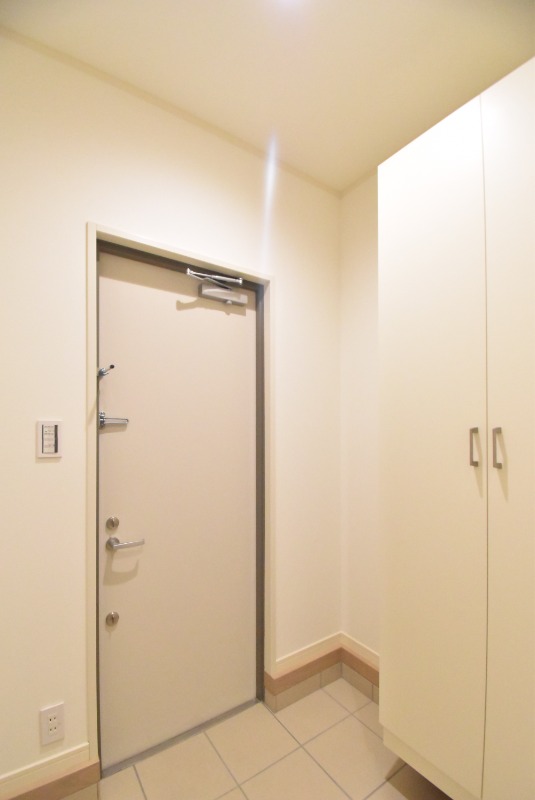 ��ʌ��������܎s�Y�a��哌�Q���ڂ̃e���X�n�E�X�̌���