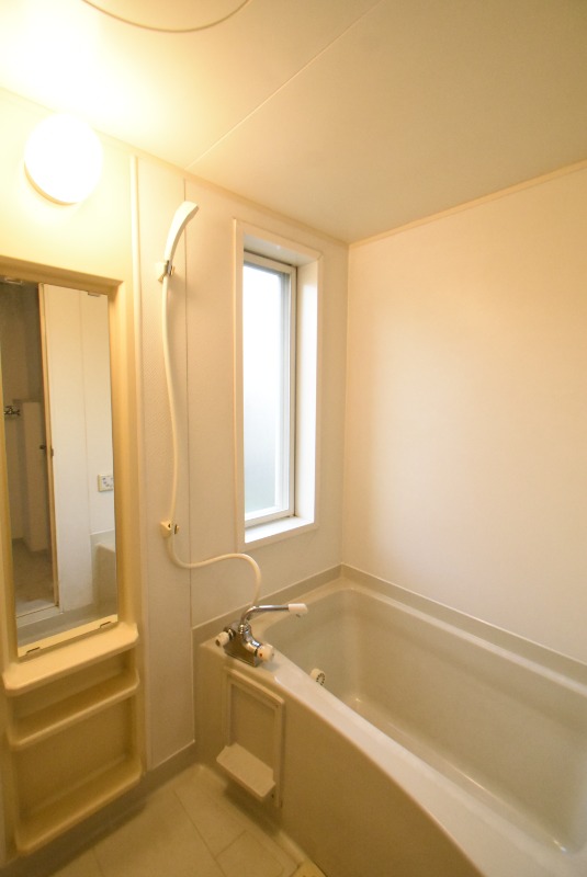 ��ʌ�����s�厚�����̃e���X�n�E�X�̃o�X