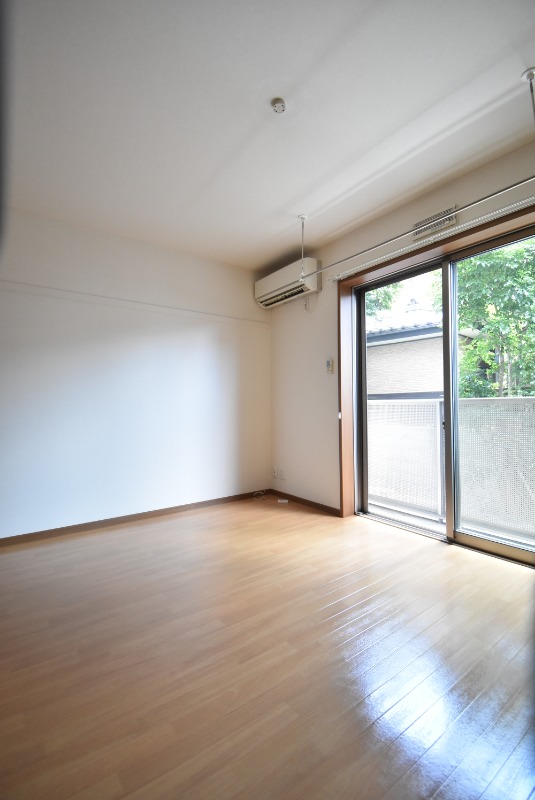 ��ʌ��������܎s��{��y�蒬�Q���ڂ̃A�p�[�g�̂��̑������E�X�y�[�X