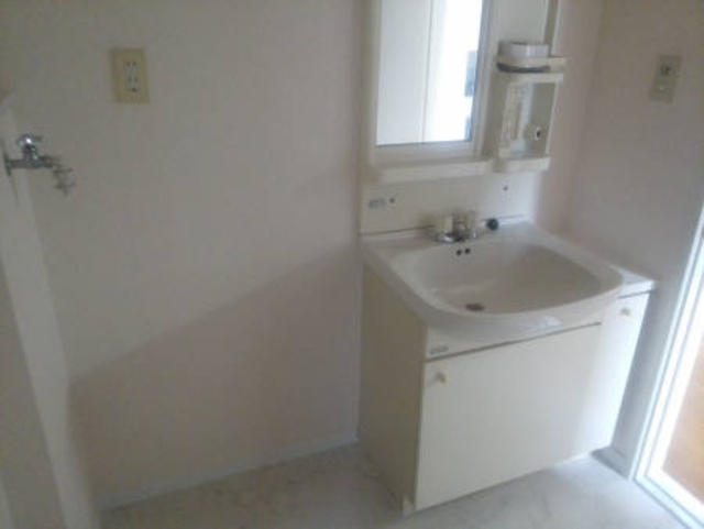 ��ʌ�����s�厚�����̃e���X�n�E�X�̐��ʏ�