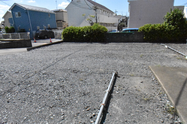 ��ʌ�����s�厚�����̃e���X�n�E�X�̒��ԏ�