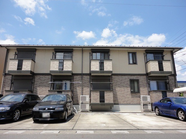 ��ʌ��������܎s�k��y�C���P���ڂ̃A�p�[�g�̒��ԏ�