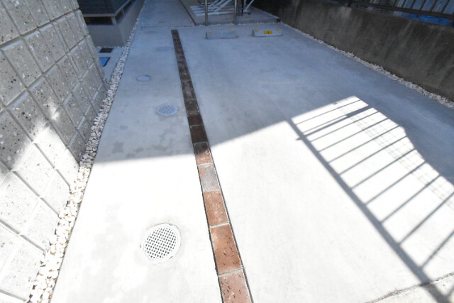 ��ʌ��z�J�s�����c���̃A�p�[�g�̒��ԏ�