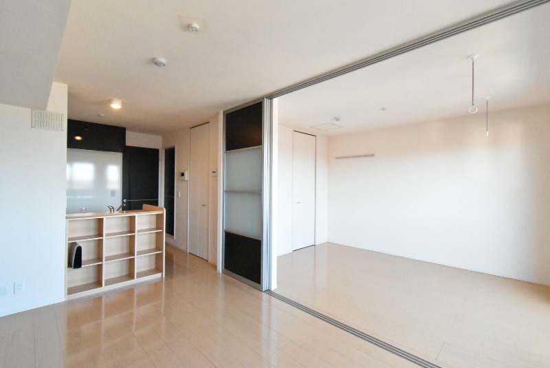 ��ʌ��z�J�s���z�J�Q���ڂ̃A�p�[�g�̋��ԁE���r���O