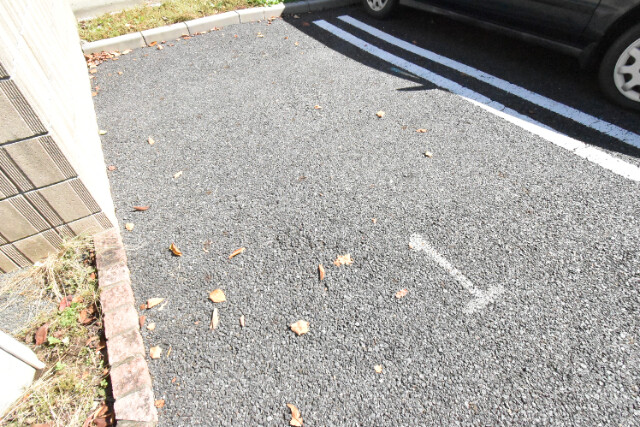 ��ʌ��z�J�s���z�J�Q���ڂ̃A�p�[�g�̒��ԏ�